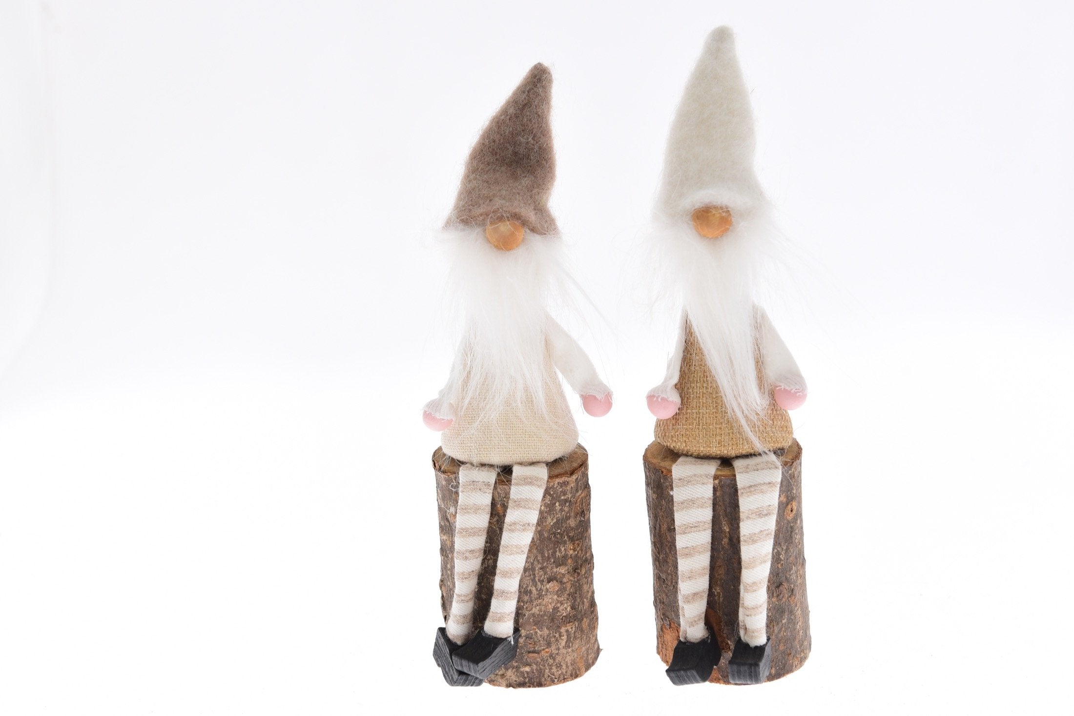 Gnomo su tronchetto con decorazioni