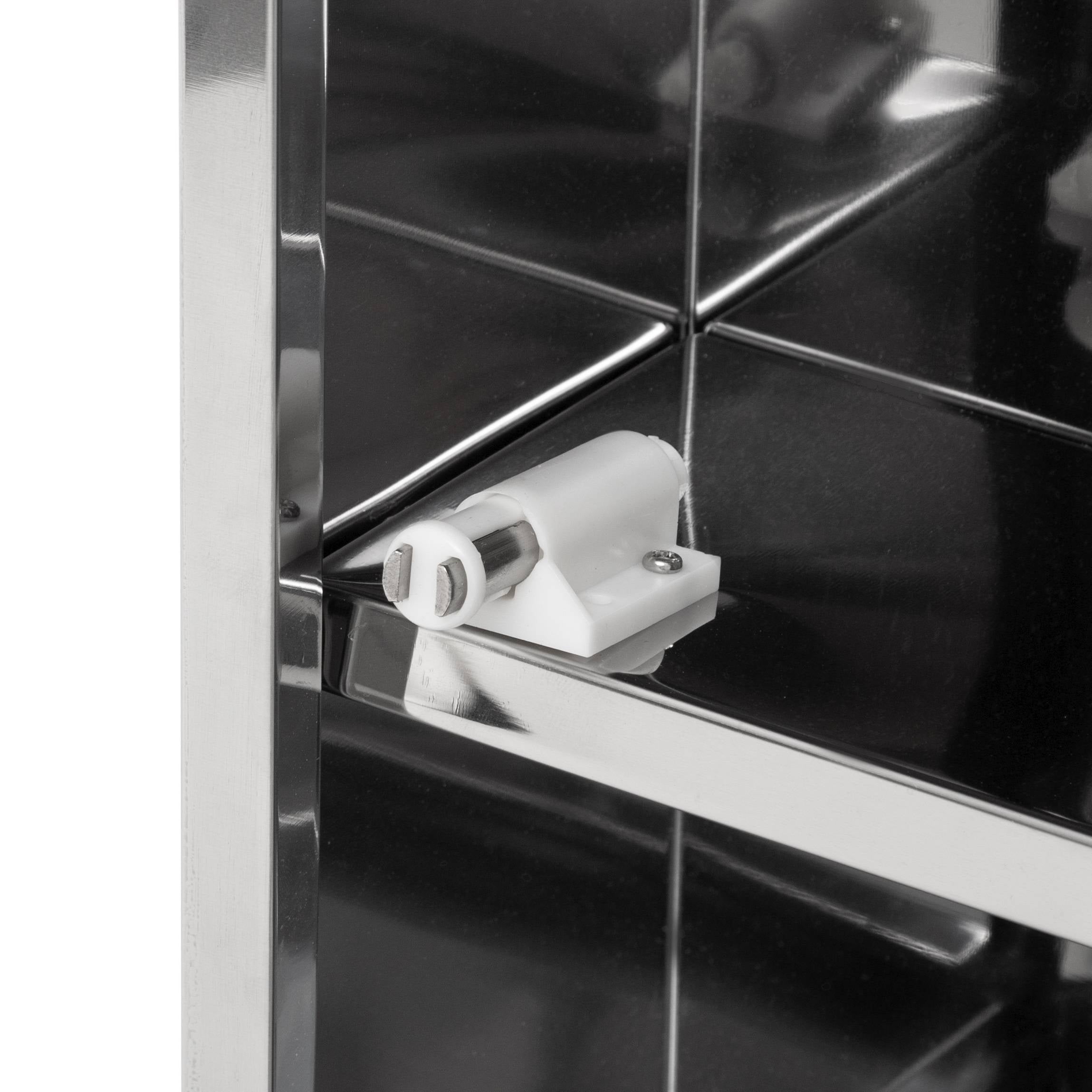 Armadietto dei medicinali 4