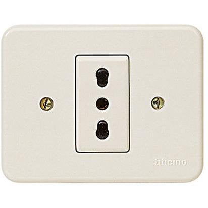 Domino - presa 2P+T 16A 250 V