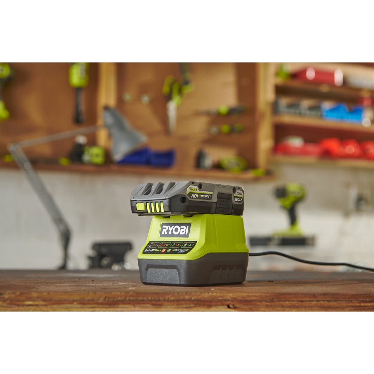 Starter Kit Ryobi ONE+ 18V Batteria 2,0Ah + Caricabatterier 2
